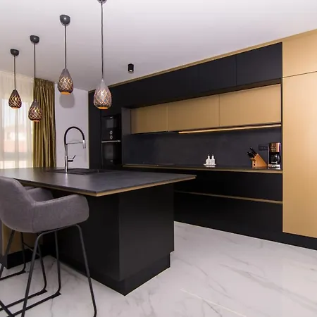 Mia * Τρογκίρ